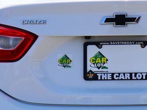 Used 2018 Chevrolet Cruze LS FWD image 19