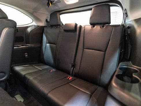 Used 2023 Toyota Highlander XLE AWD/4WD image 35