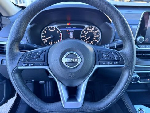 Used 2023 Nissan Altima 2.5 SV image 12