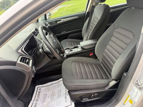 Certified 2019 Ford Fusion SE FWD image 19