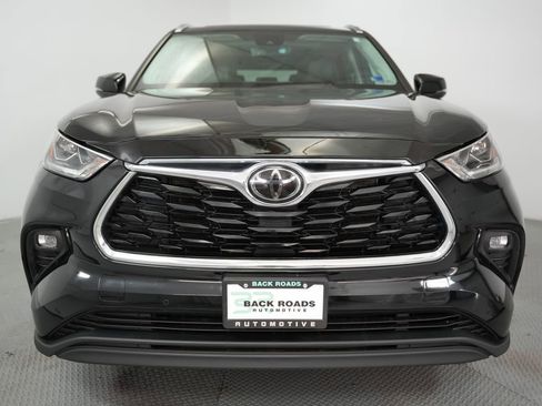 Used 2020 Toyota Highlander Limited image 2