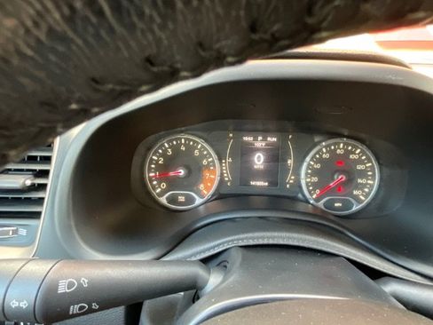 Used 2015 Jeep Renegade Latitude w/ Popular Equipment Group FWD image 2