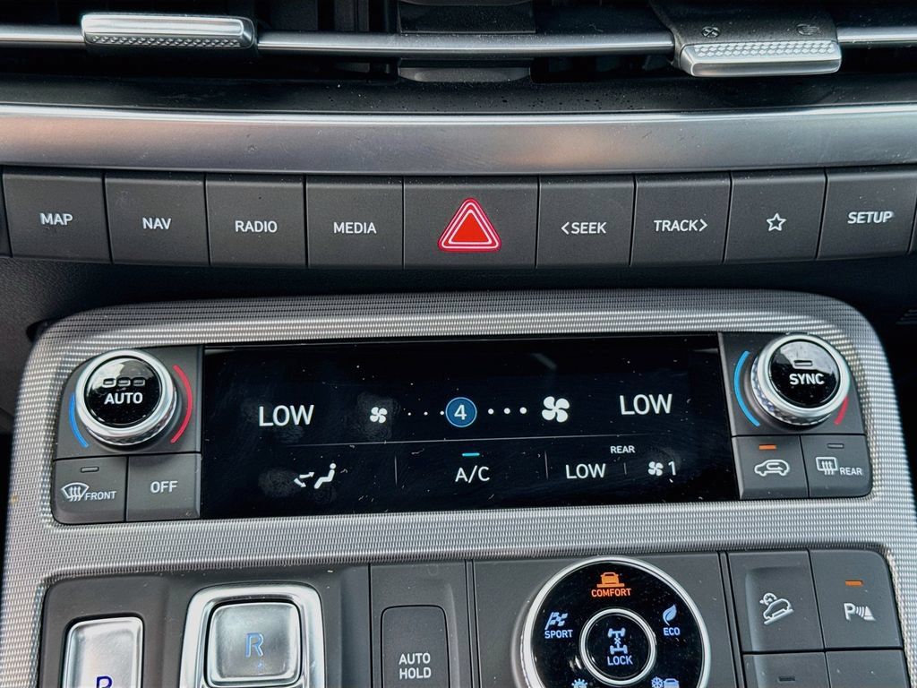 Used 2025 Hyundai Palisade Calligraphy AWD/4WD image 16