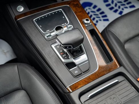 Used 2020 Audi Q5 Premium Plus image 25