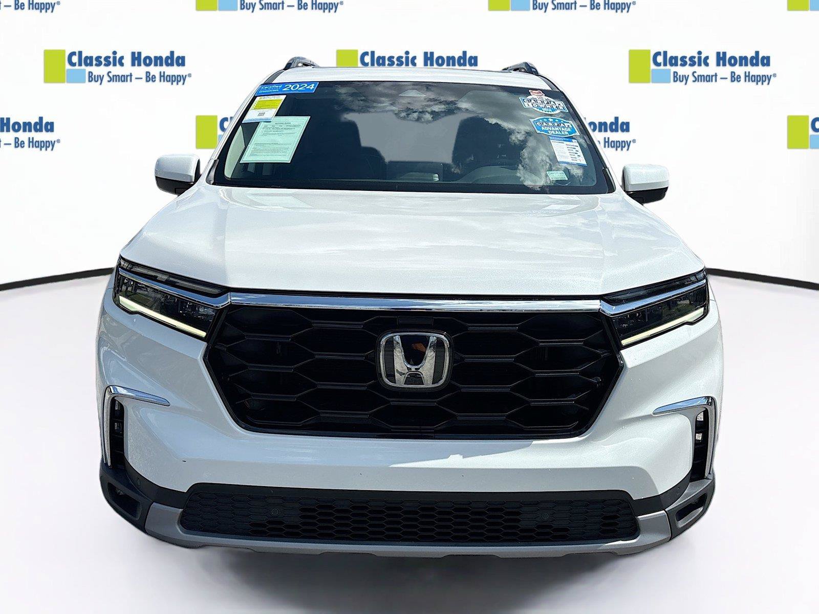 Certified 2024 Honda Pilot Touring image 2