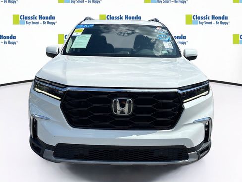 Certified 2024 Honda Pilot Touring image 2