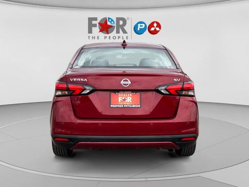 Used 2021 Nissan Versa SV FWD image 4