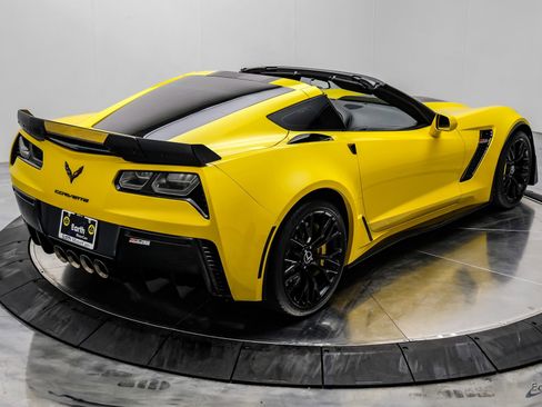 Used 2015 Chevrolet Corvette Z06 w/ 3LZ Preferred Equipment Group RWD image 25