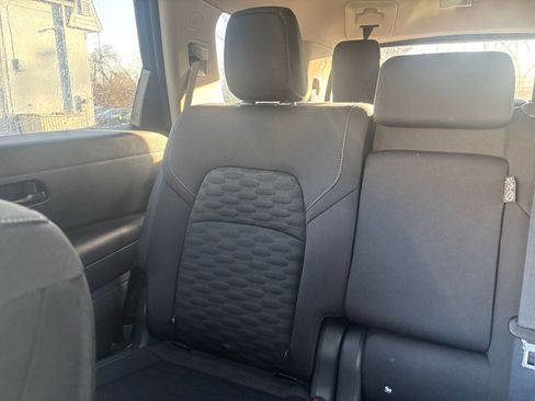 Used 2025 Nissan Pathfinder SV image 40
