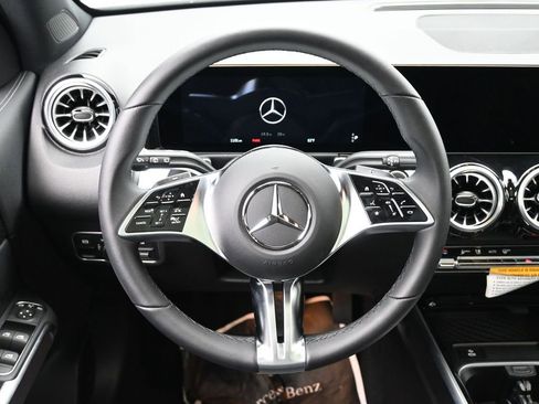 New 2024 Mercedes-Benz EQB 300 4MATIC image 18