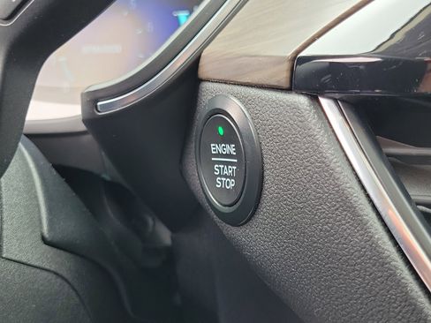 Used 2020 Ford Escape Titanium image 28