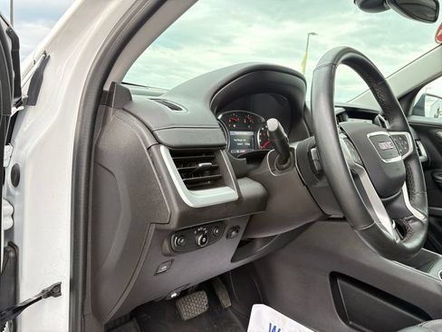 Used 2024 GMC Terrain SLT AWD/4WD image 18
