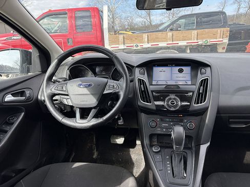 Used 2017 Ford Focus SEL w/ Cold Weather Package FWD image 5