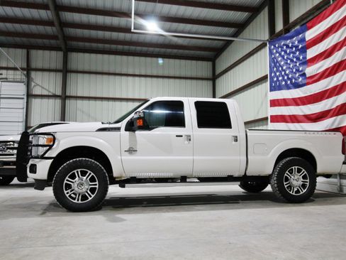 Used 2016 Ford F250 Platinum w/ FX4 Off-Road Package image 5