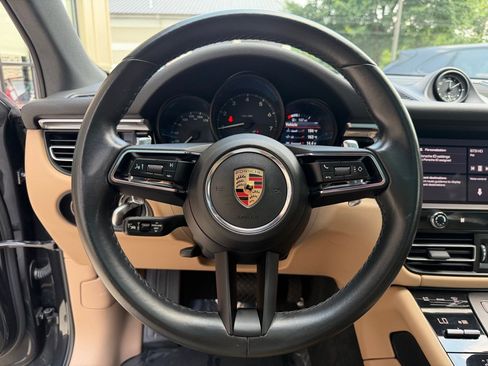 Used 2023 Porsche Macan AWD/4WD image 33