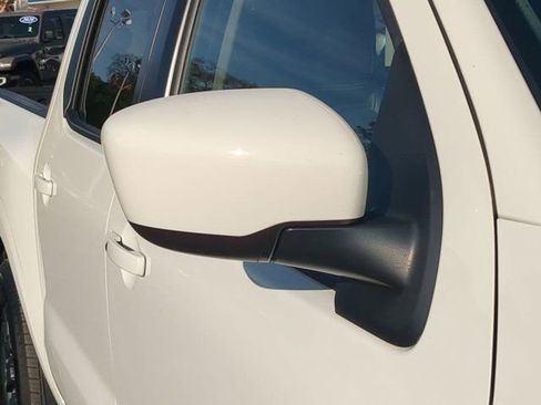 Used 2024 Nissan Frontier SL w/ Technology Package RWD image 11
