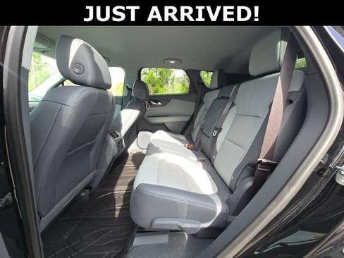 Used 2022 Chevrolet Blazer LT w/ Sound & Technology Package FWD image 8