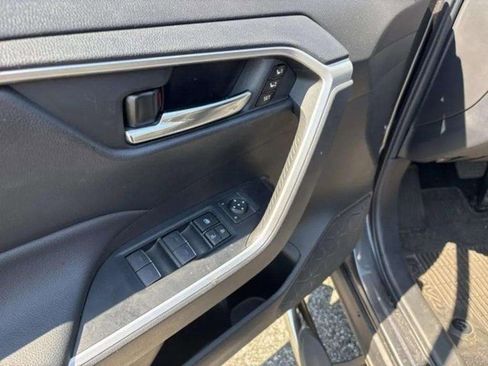 Used 2022 Toyota RAV4 XLE Premium image 20