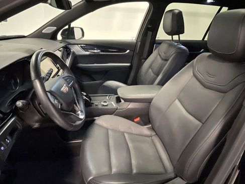 Used 2025 Cadillac XT6 Premium Luxury image 3