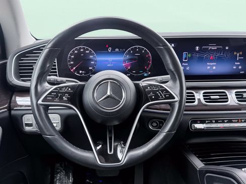 Used 2024 Mercedes-Benz GLS 450 4MATIC image 15