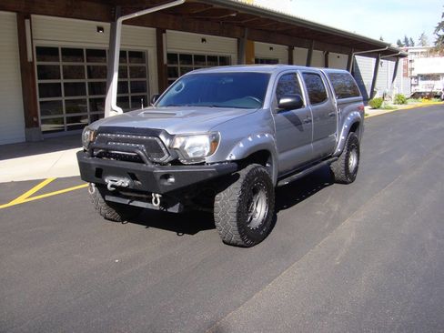 Used 2015 Toyota Tacoma 4x4 Double Cab w/ TRD Off-Road Package image 4