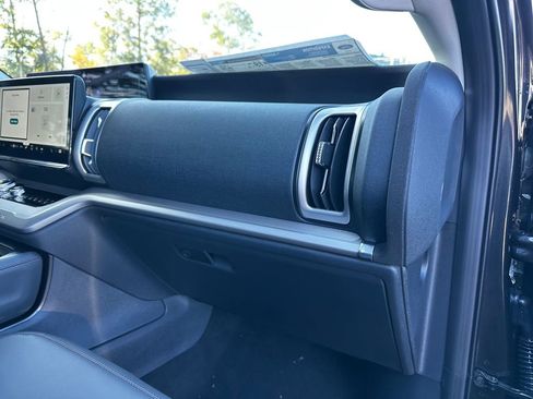 New 2025 Ford Expedition Active image 38