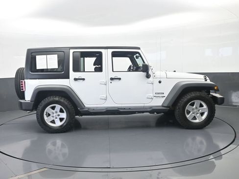 Used 2018 Jeep Wrangler Unlimited Sport S AWD/4WD image 7