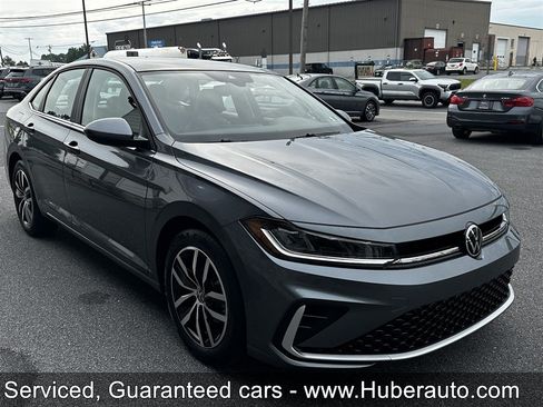Used 2026 Volkswagen Jetta SE FWD image 3