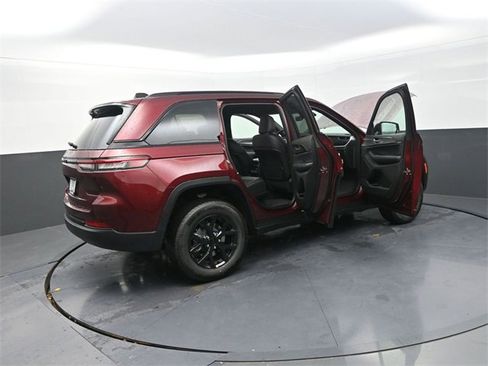 New 2025 Jeep Grand Cherokee Altitude image 31