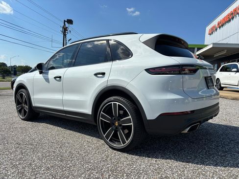 Used 2019 Porsche Cayenne AWD/4WD image 3