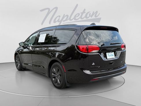 Used 2019 Chrysler Pacifica Touring-L w/ S Appearance Package FWD image 3