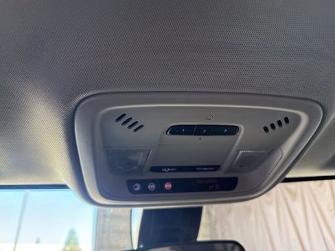 Used 2021 Chevrolet Traverse LT image 26