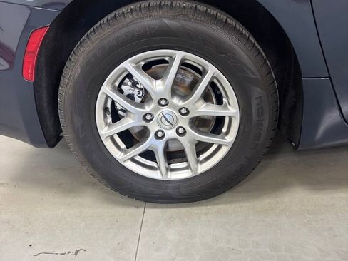 Used 2021 Chrysler Pacifica Touring FWD image 35