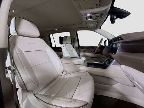 Used 2021 GMC Yukon XL Denali w/ Denali Premium Package image 29