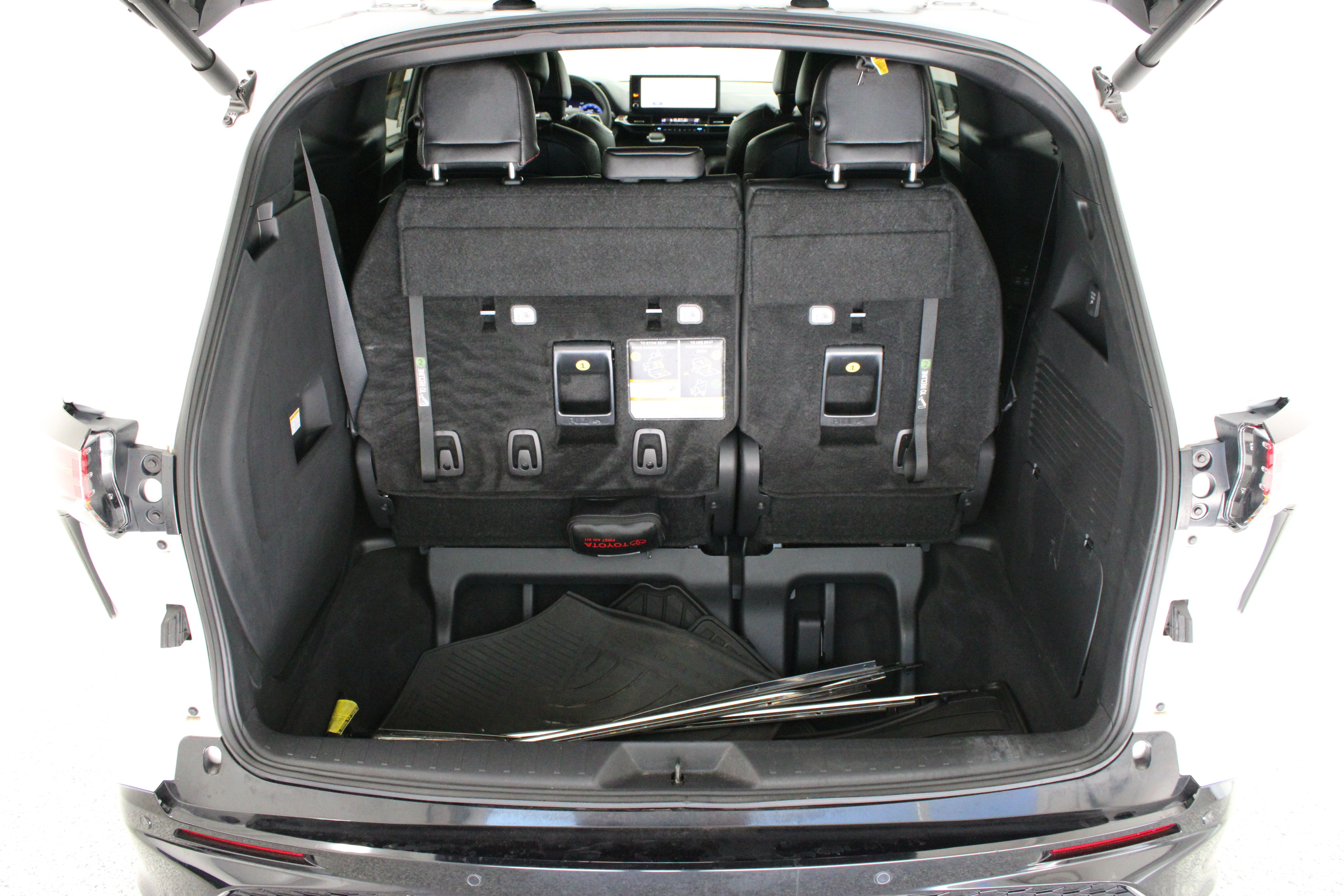 Used 2025 Toyota Sienna XSE w/ XSE Premium Package FWD image 35