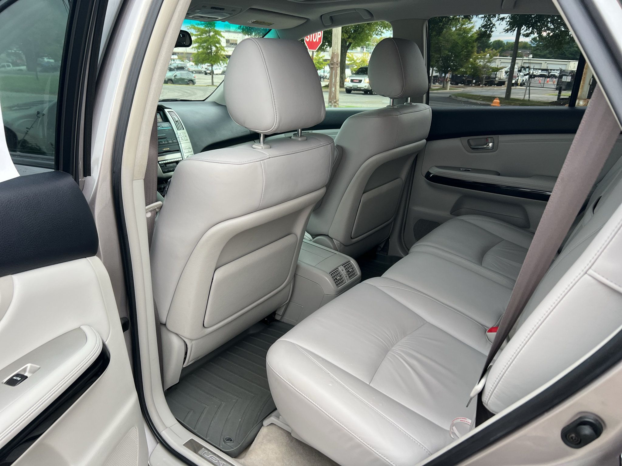 Used 2005 Lexus RX 330 FWD image 11