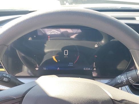 Used 2025 Chevrolet Trax LT image 30