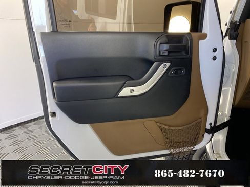 Used 2018 Jeep Wrangler Unlimited Sahara w/ Connectivity Group image 12