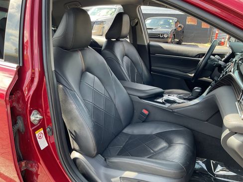 Used 2018 Toyota Camry XLE FWD image 21