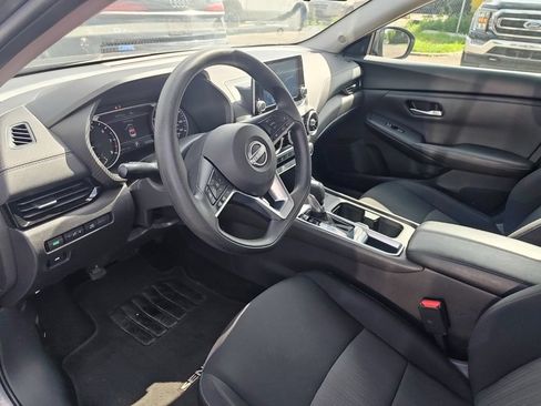 Used 2025 Nissan Sentra SV FWD image 8