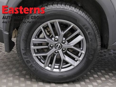 Used 2023 Nissan Rogue S AWD/4WD image 30