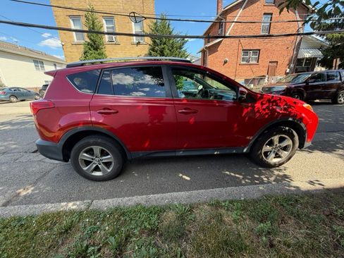 Used 2015 Toyota RAV4 XLE AWD/4WD image 4