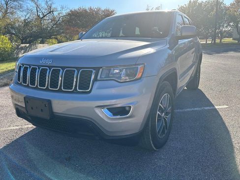 Used 2017 Jeep Grand Cherokee Laredo w/ Quick Order Package 2BE image 12