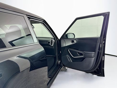 Used 2025 Kia Soul LX w/ LX Technology Package image 30
