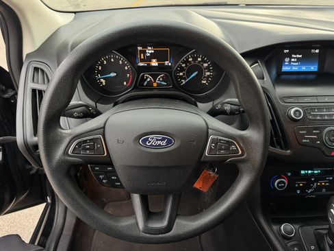 Used 2018 Ford Focus SE w/ SE Appearance Package image 17