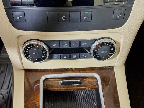 Used 2015 Mercedes-Benz GLK 350 4MATIC image 16