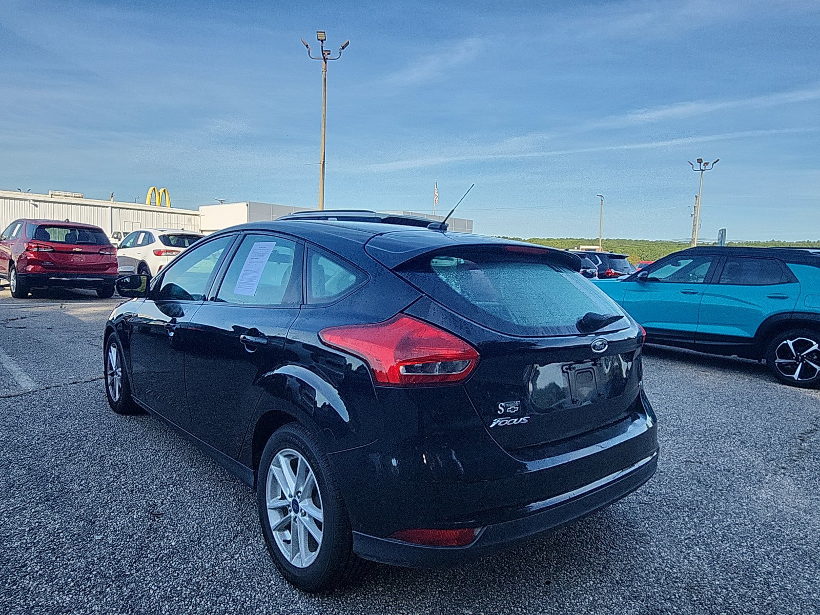 Used 2018 Ford Focus SE w/ Cold Weather Package FWD image 3