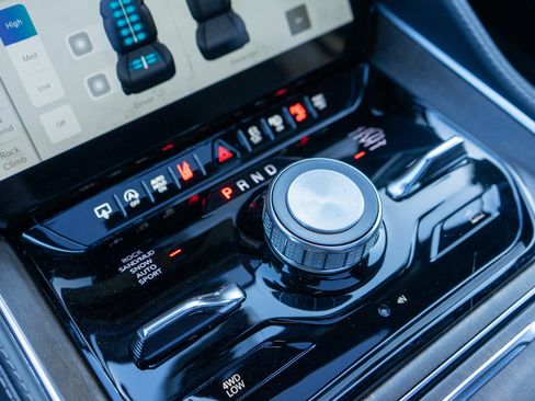 Used 2024 Jeep Grand Wagoneer L 4WD image 22