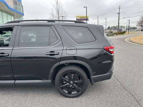 Certified 2025 Honda Pilot Black Edition image 7