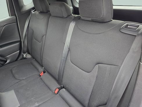 Used 2018 Jeep Renegade Altitude image 27